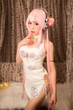 美女摄影_丰满双马尾少女旗袍制服特写