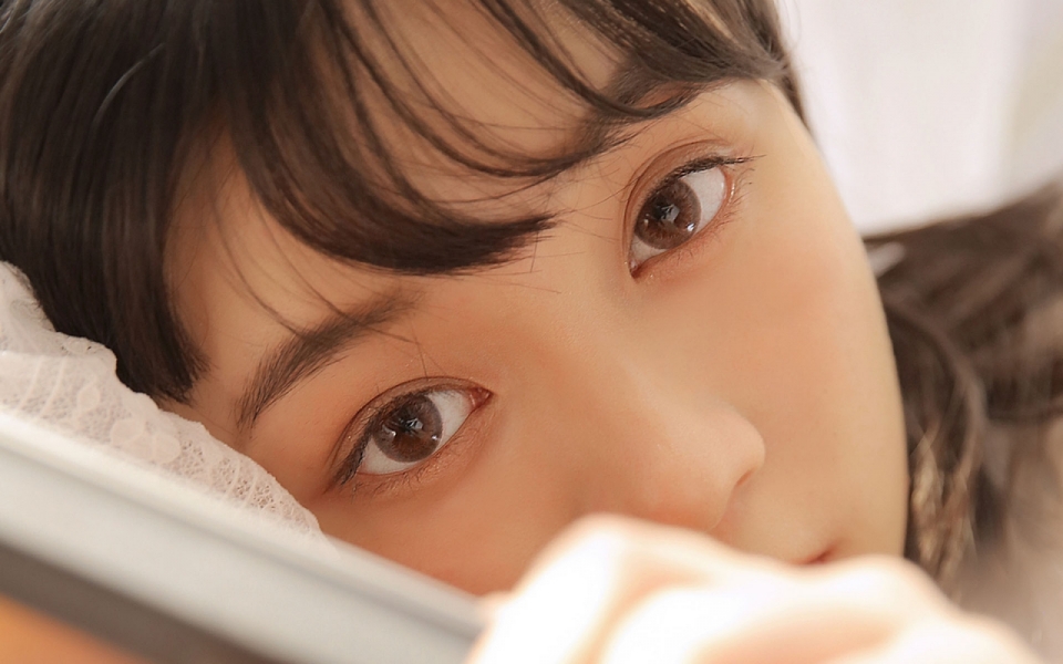 大眼萌妹白嫩肌肤甜美可人私房人像写真