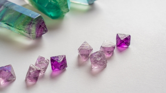 晶莹的水晶无水印电脑桌面高清壁纸图片