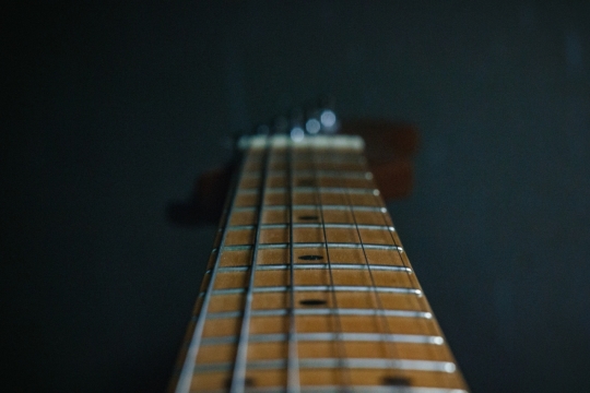 吉他琴弦弦端斜视特写摄影