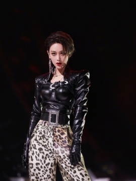 乘风破浪的姐姐张馨予造型图片