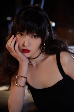 性感美女明星唐嫣个性时尚写真