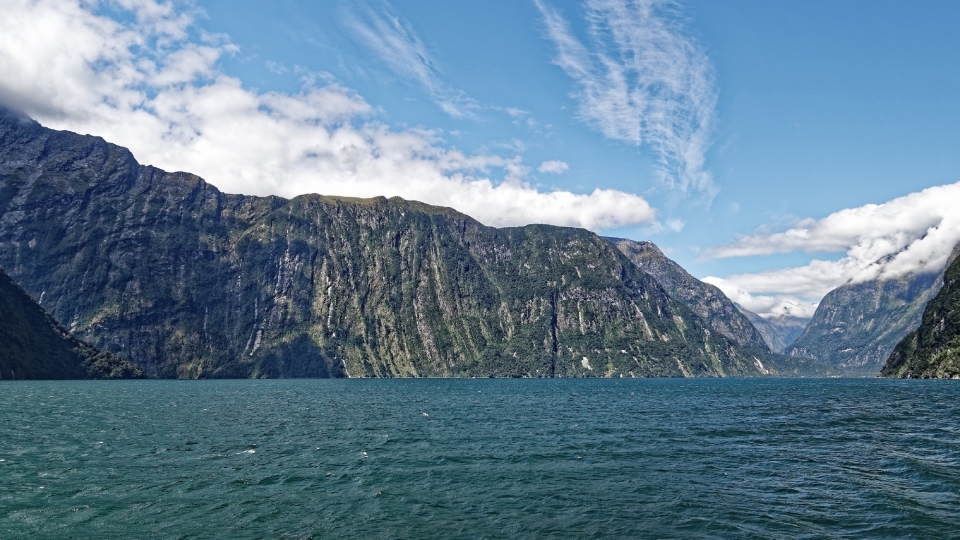 新西兰南岛米尔福德峡湾风景高清桌面壁纸