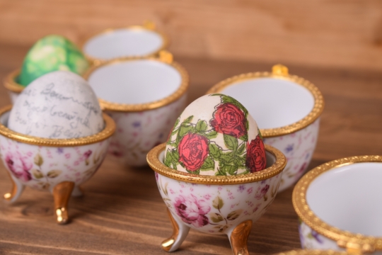 微距摄影_精致器皿摆放鲜花彩蛋微距拍摄