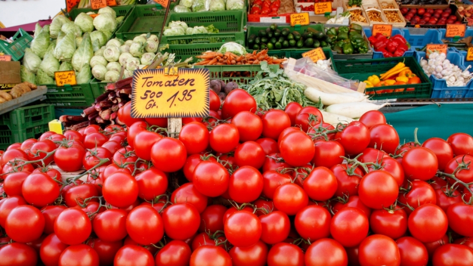 摄影基础_城市街道摊贩新鲜美味特价红色番茄