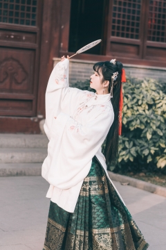 古风团扇仕女拍摄照片