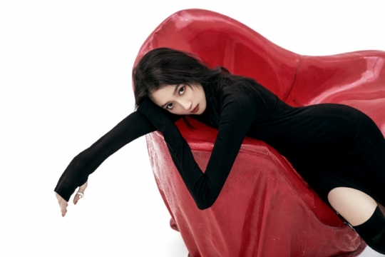 性感美女明星长腿妩媚写真图片