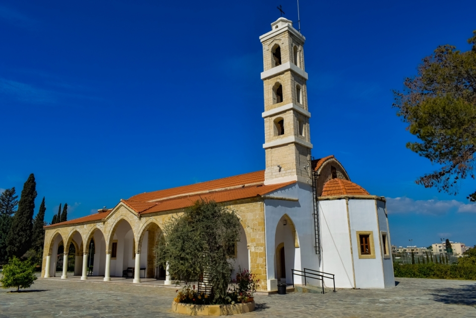 塞浦路斯拉纳卡城市高塔教堂建筑