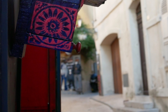 街边小巷木制门窗简约风光美景