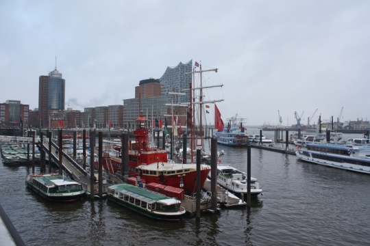 游轮如织的澳门环岛码头