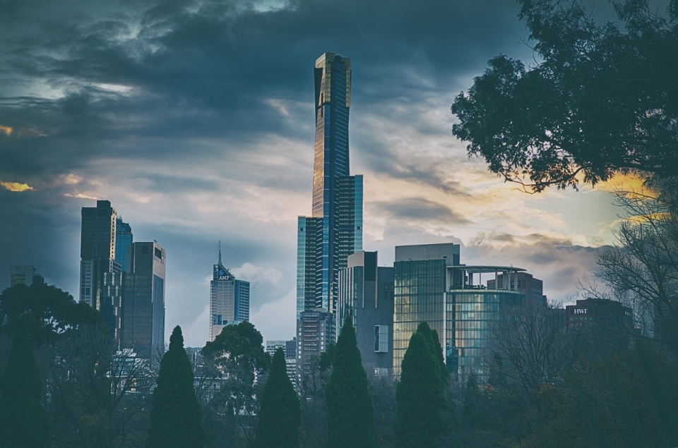 城市中的高楼大厦建筑唯美远景