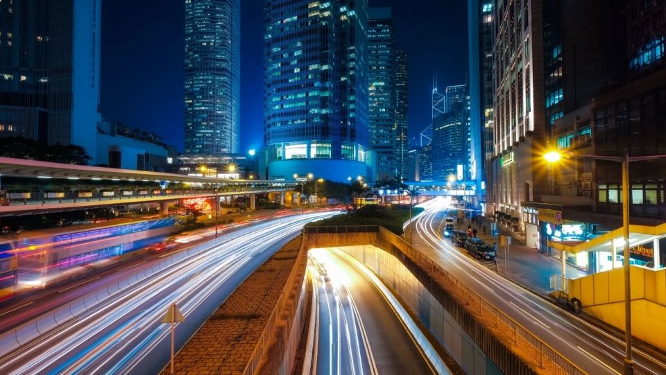 慢门拍摄马路车流灯光城市夜景