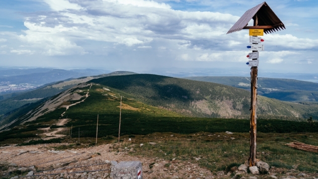 大自然风光波兰克尔科诺谢山风景无水印电脑桌面高清壁纸图片