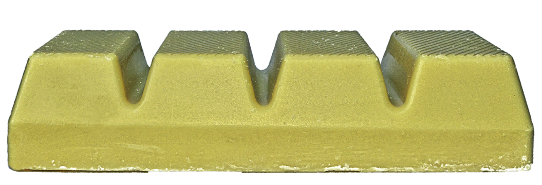 白色背景白巧克力侧面美食摄影