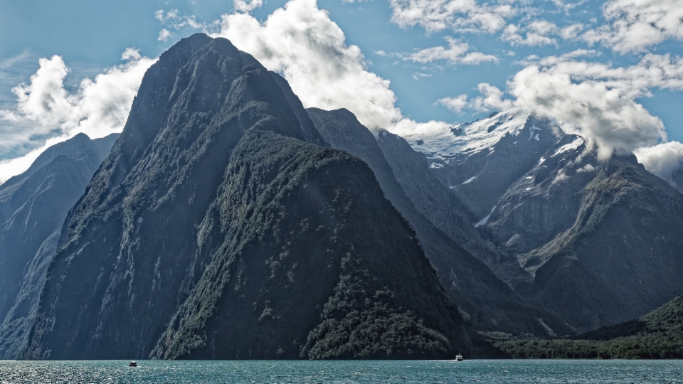 新西兰南岛米尔福德峡湾风景高清桌面壁纸
