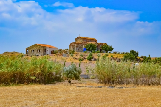 蓝色天空户外古老教堂建筑