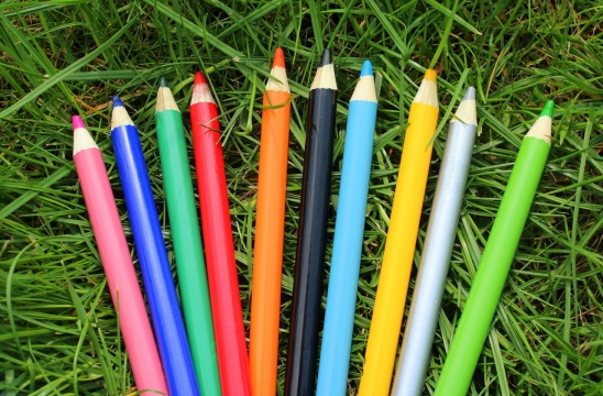 自然绿色草坪艺术绘画彩色铅笔