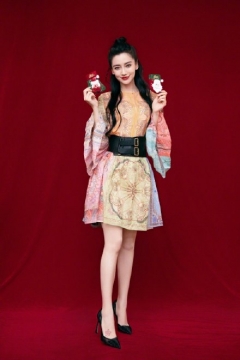 美女明星angelababy 圣诞树图片