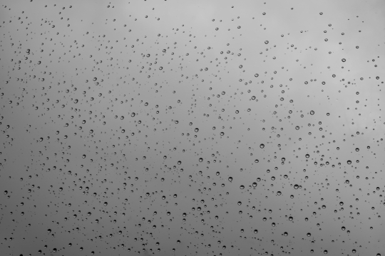 雨滴玻璃雨点窗外下雨天