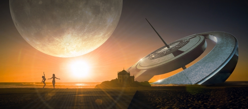 夕阳下海滩上舞蹈的美女和巨大日规天空星球