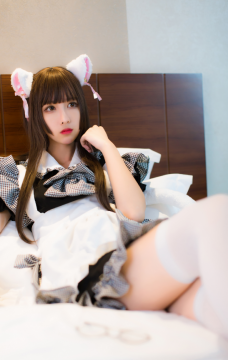 美女摄影_性感兽耳女仆床上美腿写真