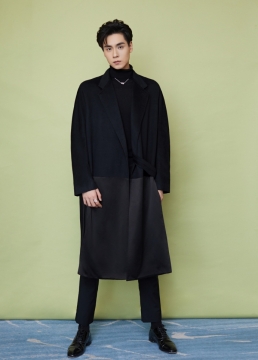 霸道总裁胡一天帅气写真