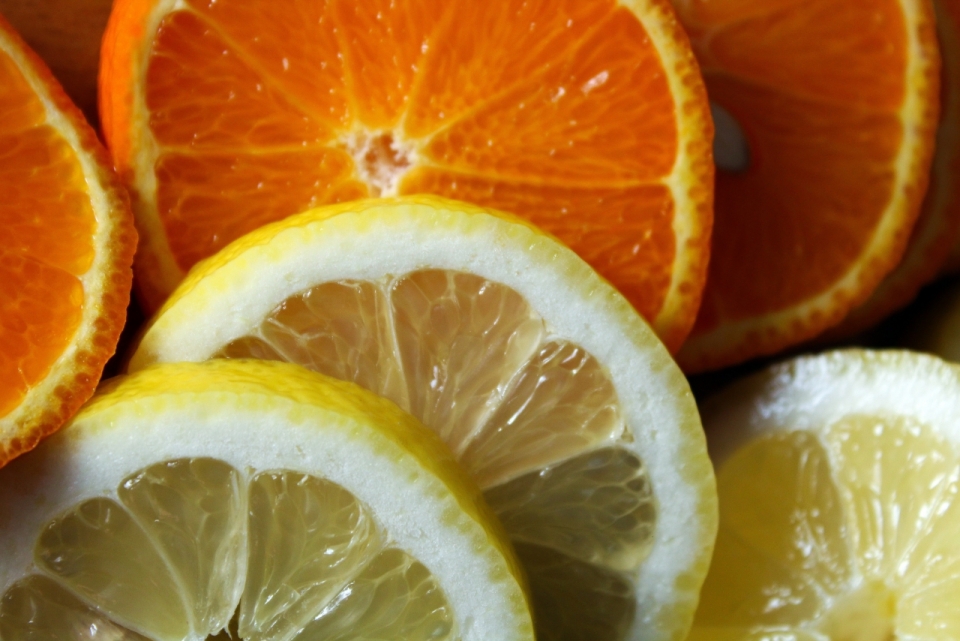 室内新鲜美味橙子柠檬水果切片