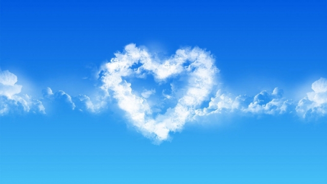 心形云朵素材无水印电脑桌面高清壁纸图片