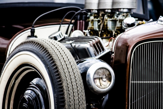 老款汽车前轮外观造型展示