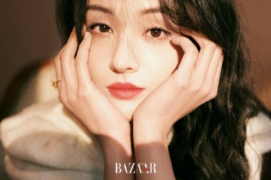 性感美女明星郑爽妩媚优雅写真