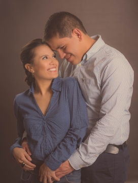 人物摄影_怀旧色调衬衫男性女性亲密情侣写真