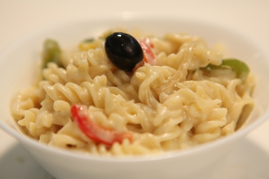 一碗简单的凉拌蔬菜火腿面美食摄影