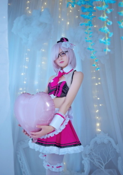 女仆装眼镜娘性感身材写真