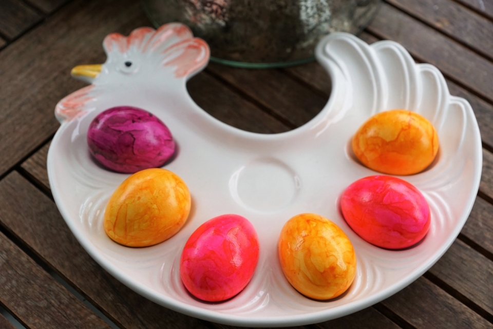 木制桌面公鸡造型盘子彩色彩蛋