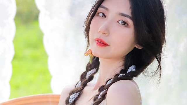 气质美女高清桌面壁纸