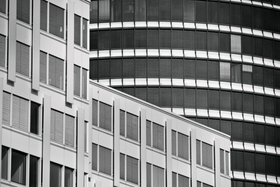 黑白现代城市高楼大厦建筑