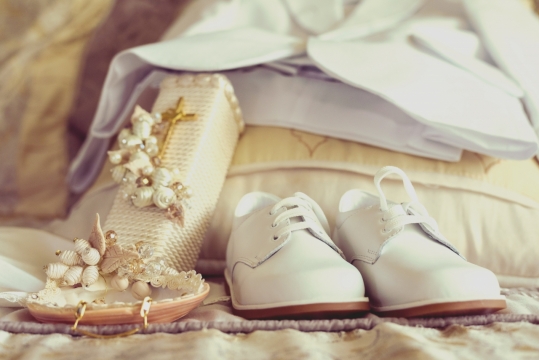 居家室内地毯散乱摆放衣物鞋子摆拍