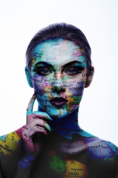 白色背景女性身体合成彩色世界地图