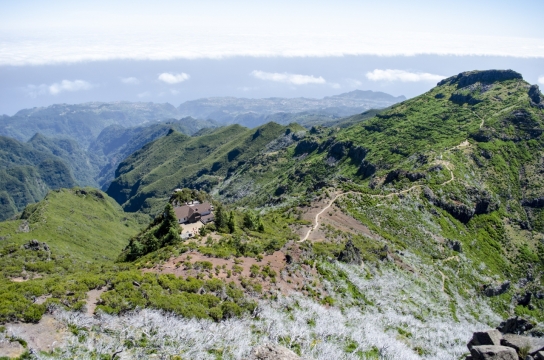 风景摄影_巍峨山峰高处俯拍风景