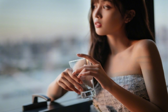 性感美女明星吴宣仪短裙诱惑写真