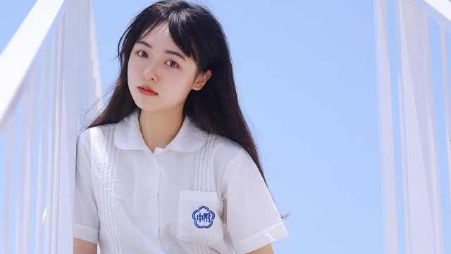 清纯美女妩媚撩人高清桌面壁纸