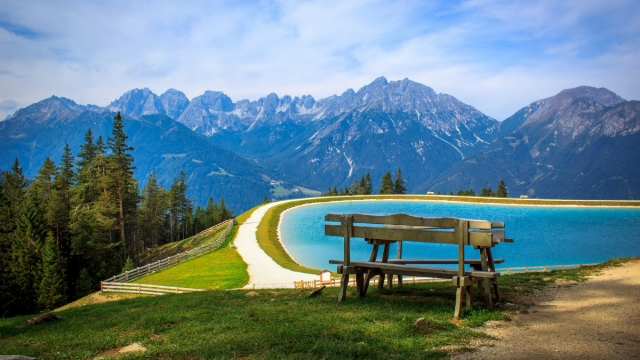 风景如画的长椅自然风光优美风景秀丽高清桌面壁纸