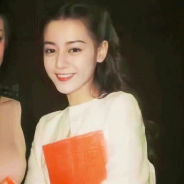 迪丽热巴头像背景图