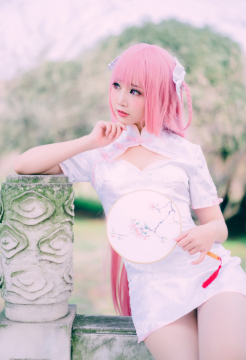 栏杆旁旗袍美女美腿高清特写