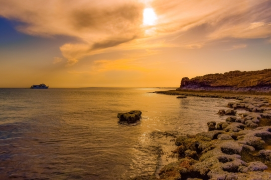 傍晚日落阳光大海沙滩自然风光