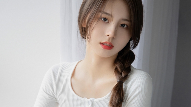 日系少女居家写真高清桌面壁纸