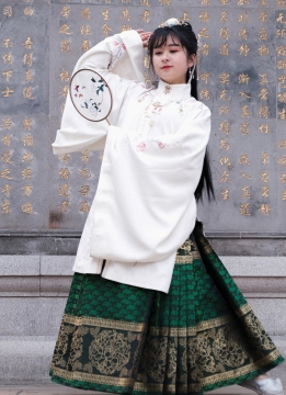 汉服古风美女起舞摄影图片