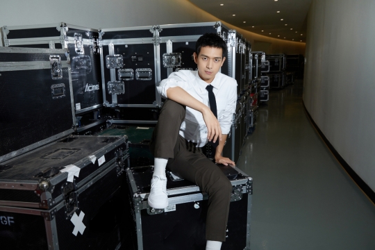 李现领带写真图片