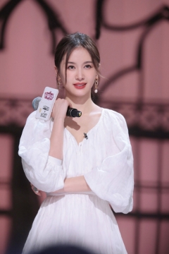 王子文拍摄现场图片