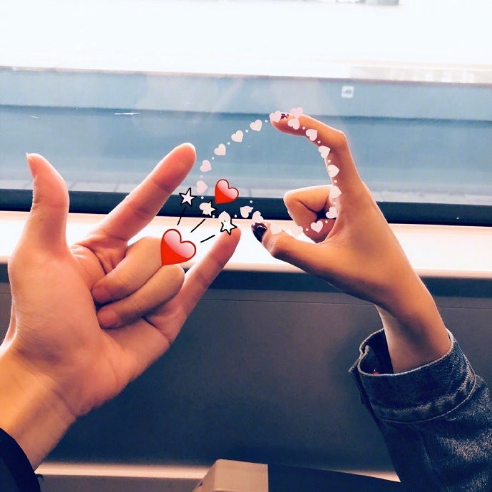 秀恩爱的拍照手势图片